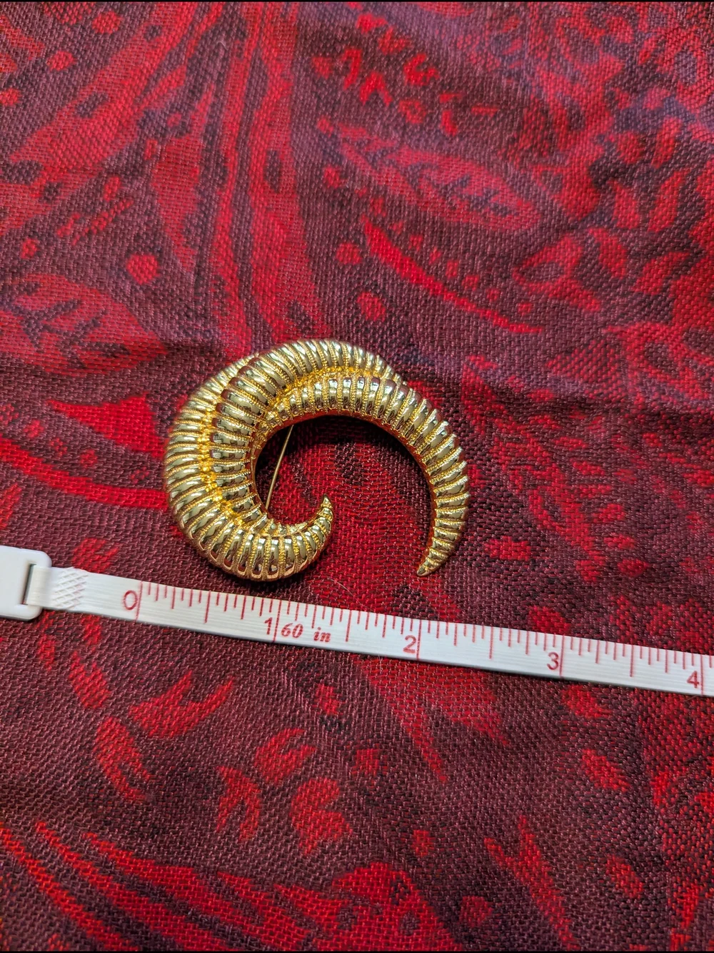 Gold Ribbed Crescent Brooch - Picture 2 of 2